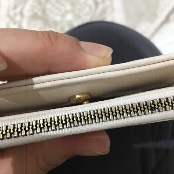 Kırık Fermuar Ve Çizik Cüzdan Hayal Kırıklığı