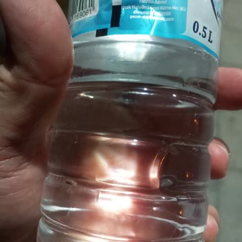 Gecek Su Kongrede İkram Edilen Su İçinde Yabancı Madde!