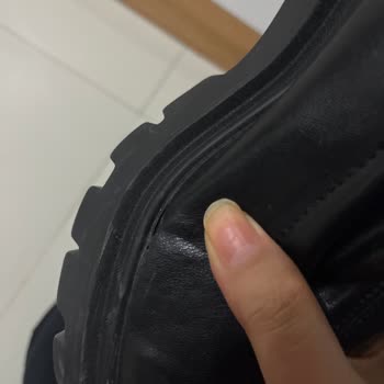 Stradivarius Çizmelerim Kısa Sürede Açıldı, Çözüm Bekliyorum