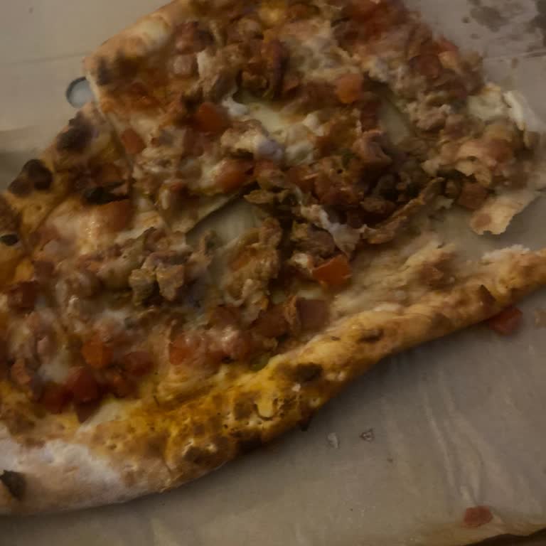 Buz Gibi Ürün Ve Asık Suratlı Kurye