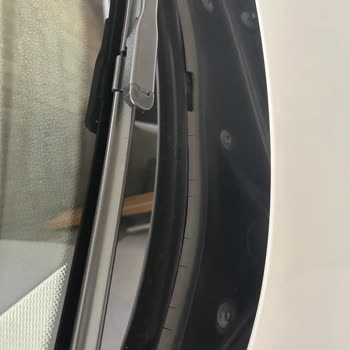 BMW 116i Ön Cam Fitili Sorunu