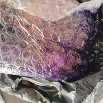 Kırık Şampuan Kutusu Ve Kullanılamaz Ürün