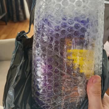 Kırık Şampuan Kutusu Ve Kullanılamaz Ürün