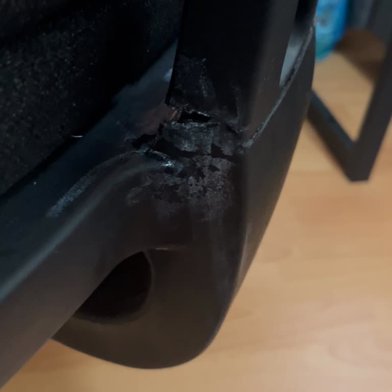 Kırılan Koltuk Ve Yetersiz Müşteri Hizmeti