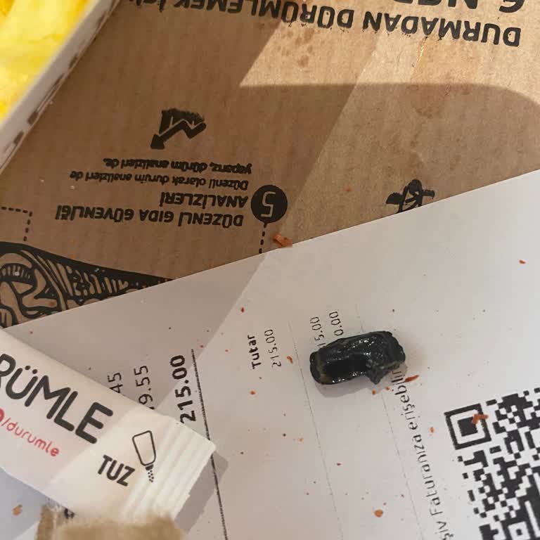 Dürümle Dürümde Plastik Parça Şoku: Müşteri İlgisizliği