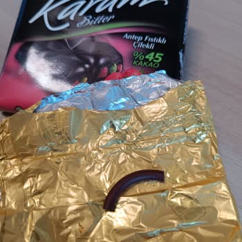 Çikolatadan Çıkan Plastik Şok Etti!