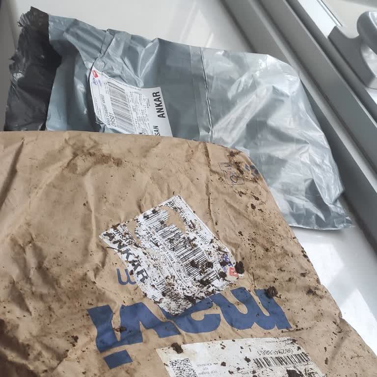 Kargo Paketinde Çamur Şoku