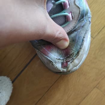 Yüksek Fiyatlı Ayakkabının Kalite Hayal Kırıklığı