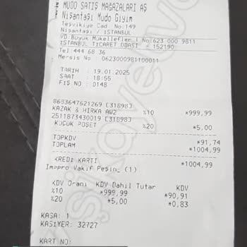 Mudo Bluzda İlk Giyileceği Esnada İki Delik Fark Edildi!