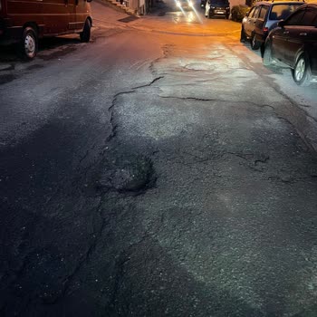 Yenisahra Mahallesi'nde Tehlikeli Yol Koşulları