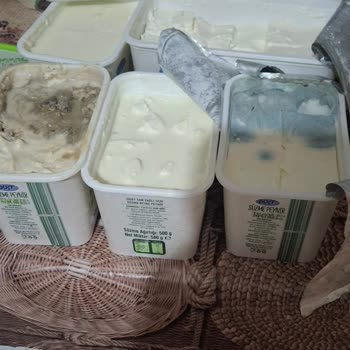 Bozuk Peynirler Ve İlgisiz Mağaza Çalışanları