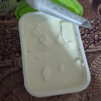 Bozuk Peynirler Ve İlgisiz Mağaza Çalışanları