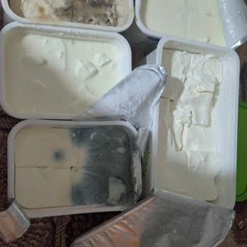 Bozuk Peynirler Ve İlgisiz Mağaza Çalışanları