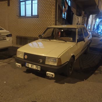 Kaldırımları İşgal Eden Araçlar Ve Çözüm Talebi