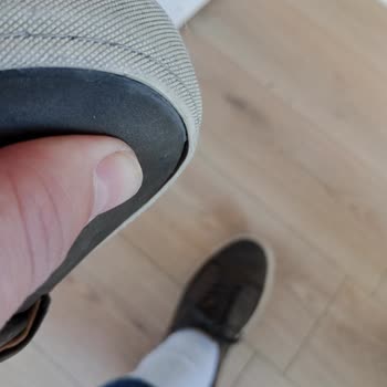 Derimod Ayakkabıda Renk Ve Dikiş Sorunu