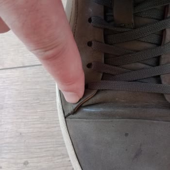 Derimod Ayakkabıda Renk Ve Dikiş Sorunu