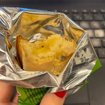 Pop Kek İçinden Çıkan Şaşırtıcı Madde