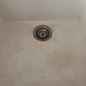 Teka Granit Eviyede Sarı Leke Sorunu Ve Yetersiz Çözüm