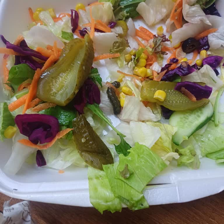 Şimşek Aspava Salatada Solucan Şoku: Sağlık İhmal Ediliyor