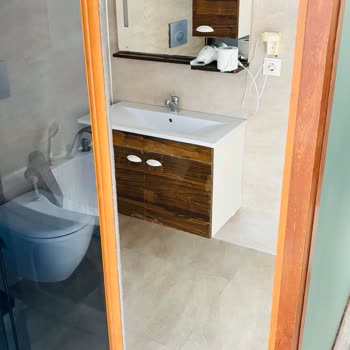 Hotels.com Misled Me—Demir Suit Hotel Was Filthy & Nothing Like the Photos