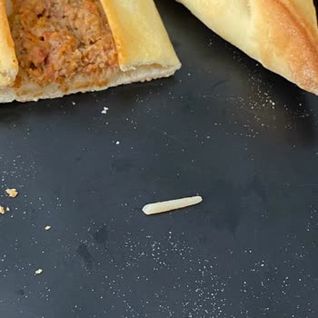 File Market'ten Aldığım Pide İçinden Sert Cisim Çıktı!