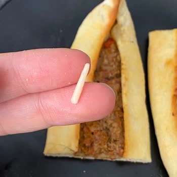 File Market'ten Aldığım Pide İçinden Sert Cisim Çıktı!