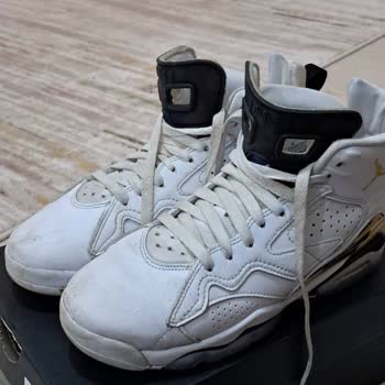 Nike Jordan Shoes Peeled in 3 Months—Sneaks Up Refuses to Take Responsibility