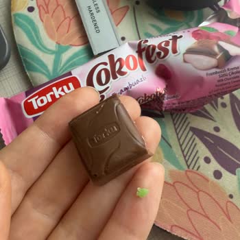 Çikolata Dolgusundan Plastik Parçası Çıktı