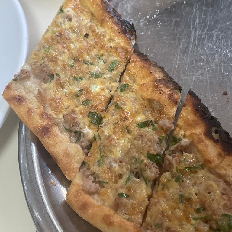 Sinekli Pide Ve Saygısız Hizmet