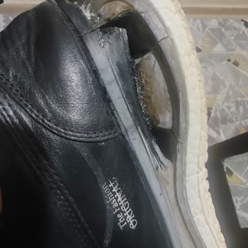 Ayakkabı Tabanı Çatladı Ve Firma İlgisiz