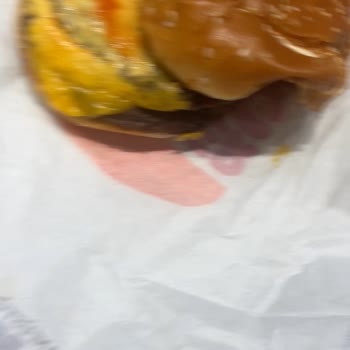 Burger King'de Hayal Kırıklığı: Küçülen Menü Ve Lakayıt Tavır