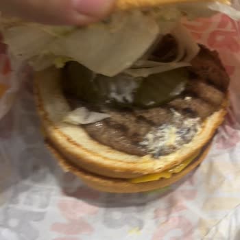 Burger King'de Hayal Kırıklığı: Küçülen Menü Ve Lakayıt Tavır