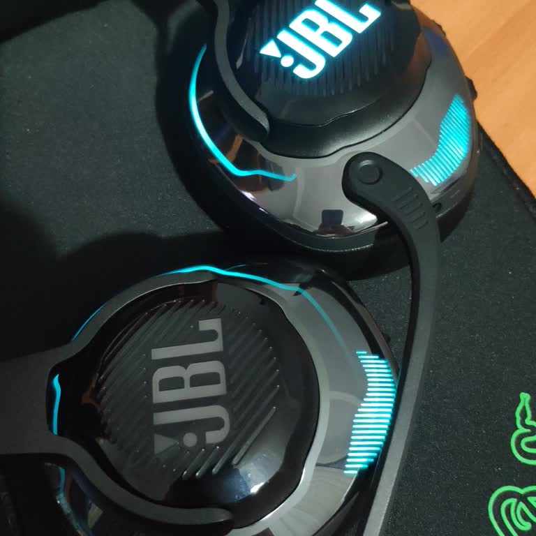 JBL Quantum 910 Kulaklıkta Işık Ve Ses Sorunu