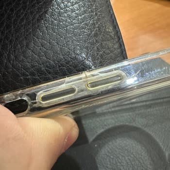 iPhone Kılıfı Sarardı Ve Çatladı: Kullanıcı Hatası Mı?