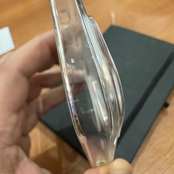 iPhone Kılıfı Sarardı Ve Çatladı: Kullanıcı Hatası Mı?