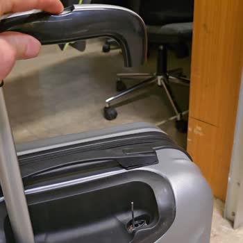 Kabin Altına Alınan Valiz Kırıldı, THY Web Sitesi Mağduriyeti Çözmüyor