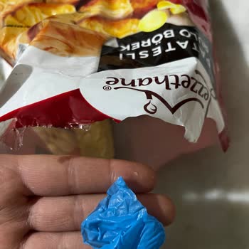 BİM'den Aldığım Börekte Hijyen Sorunu