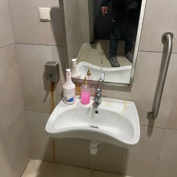 Ceyhan Devlet Hastanesi'nde Temizlik Ve Hizmet Sorunları!