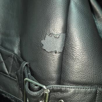 LCW'den Aldığım Deri Mont 3 Ayda Yırtıldı