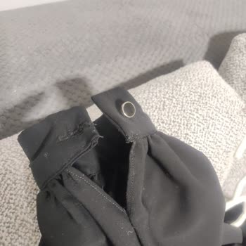 Tesettür Giyiminde Dikiş Hatası Ve İlgisiz Müşteri Hizmetleri