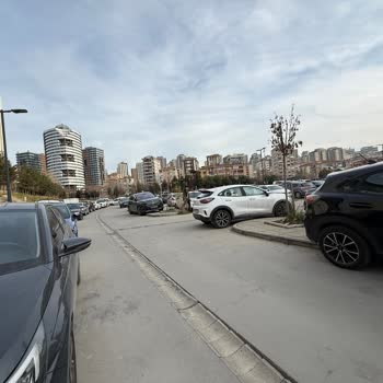 Göztepe Hastanesi'nde Otopark Çilesi: Hasta Yakınları İçin Çözüm Bekleniyor