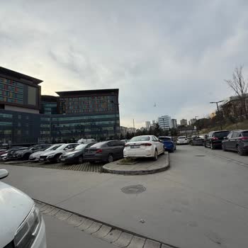 Göztepe Hastanesi'nde Otopark Çilesi: Hasta Yakınları İçin Çözüm Bekleniyor