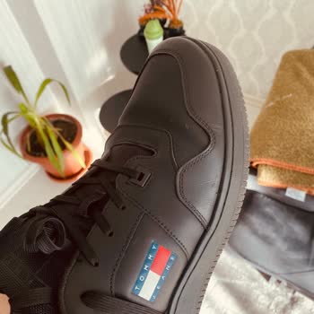 Tommy Hilfiger Ayakkabıda Erken Çatlama Sorunu