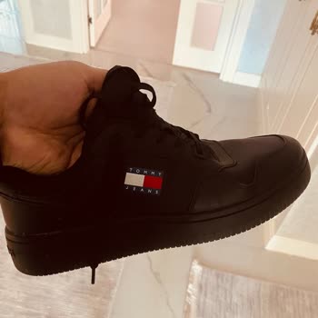 Tommy Hilfiger Ayakkabıda Erken Çatlama Sorunu