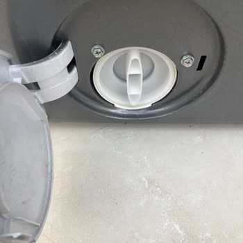 Hoover Çamaşır Makinesi Tahliye Sorunu: Kullanıcıyı Zorlayan Tasarım Hatası