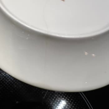 Korkmaz Yemek Takımında Çatlak Sorunu Ve Yetersiz Müşteri Hizmeti