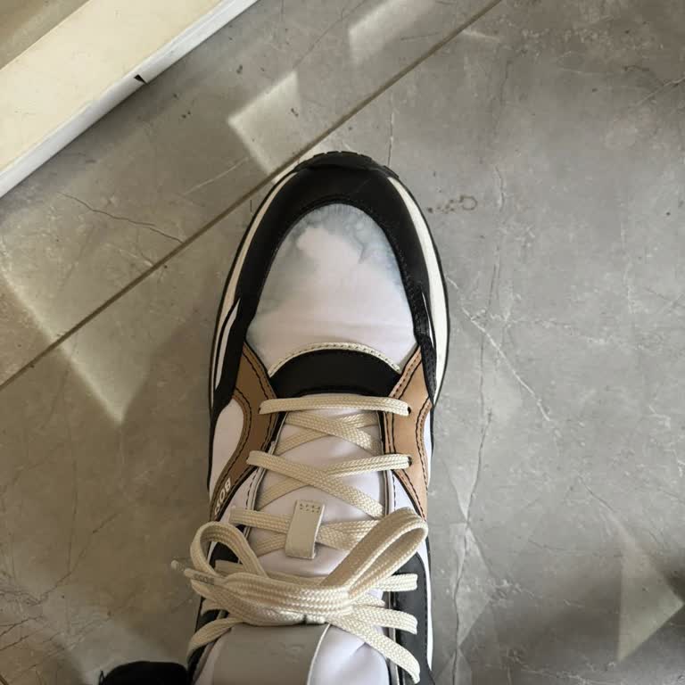 Hugo Boss Schuhe Farbverlust und mangelhafte Qualität