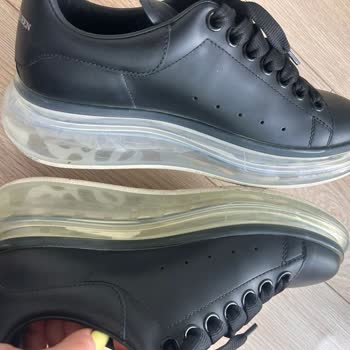Alexander McQueen Sneakers Turned Yellow – No Support