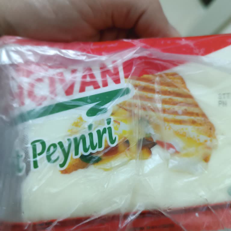 Mazot Kokulu Tost Peyniri Şoku