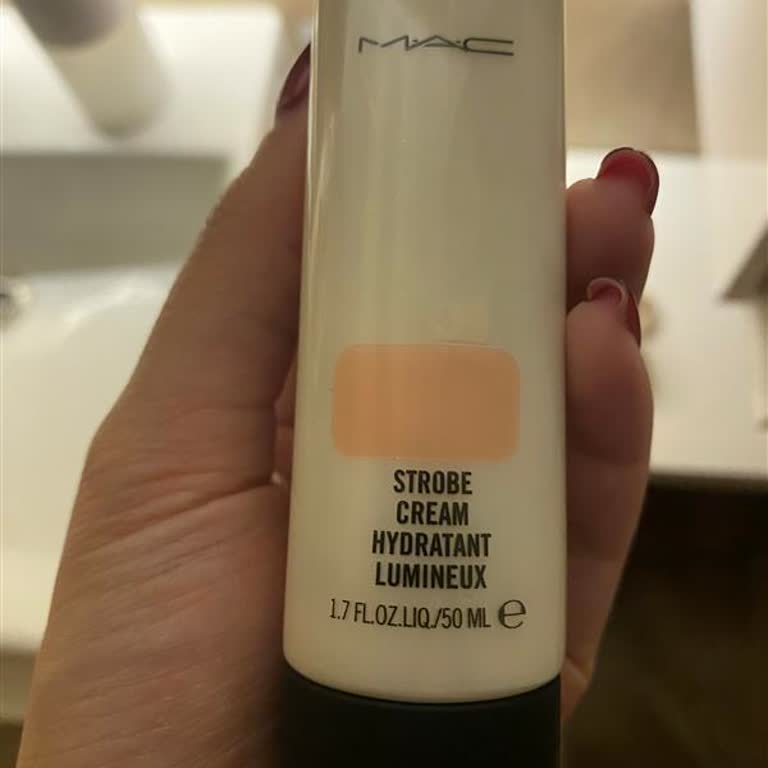 MAC Strobe Cream Caused Breakouts – Skin Reaction After First Use